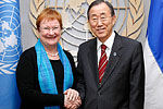  Tasavallan presidentti Tarja Halonen ja YK:n pääsihteeri Ban Ki-moon New Yorkissa 15.3.2011. Kuva: UN Photo / Paulo Filgueiras